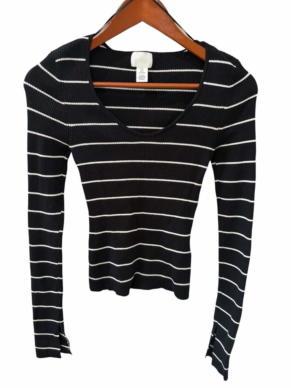 3 for $25 SALE 😎 H&M Black and White Striped Rib-Knit Long Sleeve Scoop Neck Swe